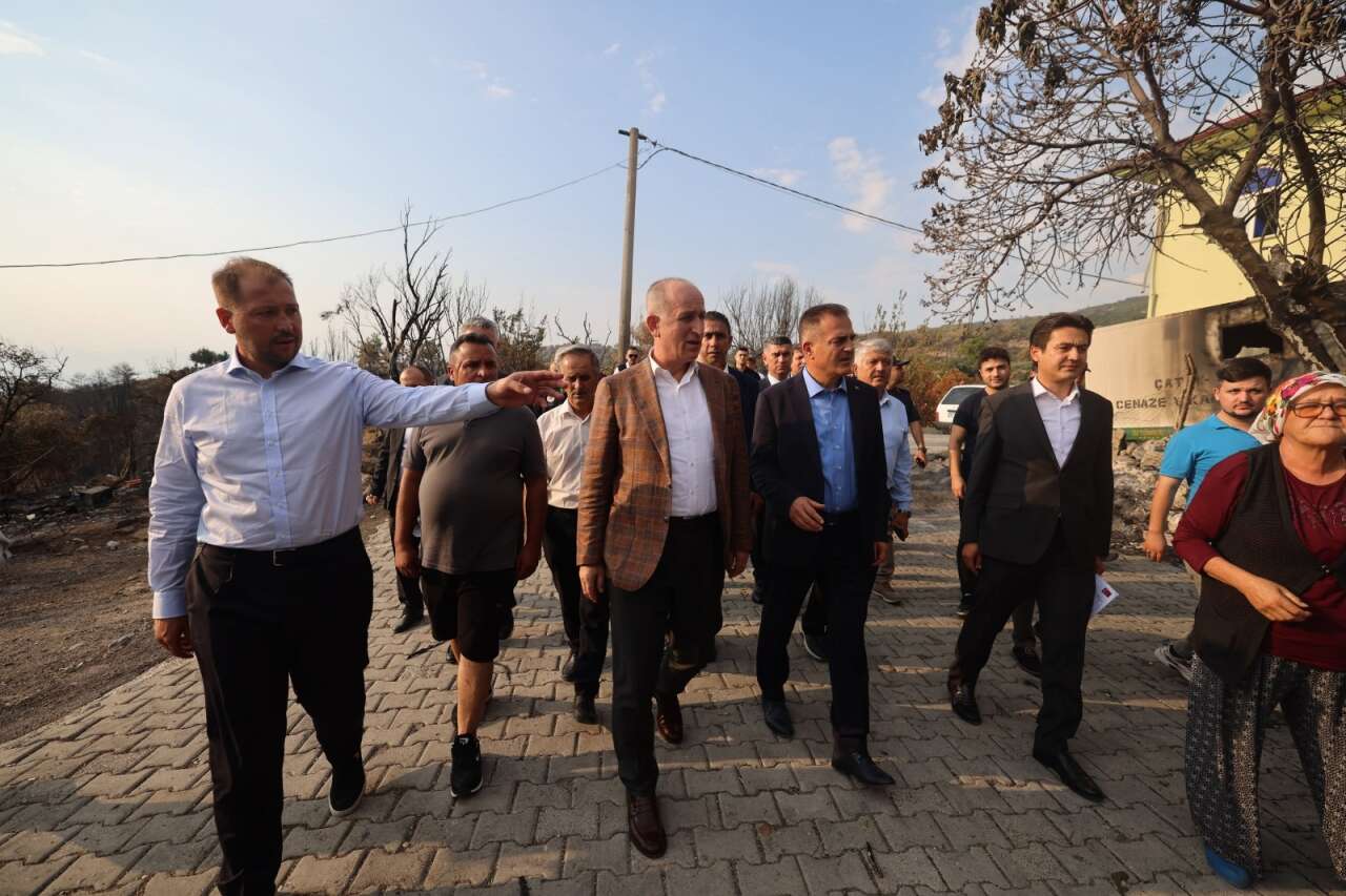 Seydikemer'de Yangın Sonrası Devlet Sahada: Bakan Yardımcısı Bulut ve Vali Akbıyık Vatandaşlarla Buluştu 1